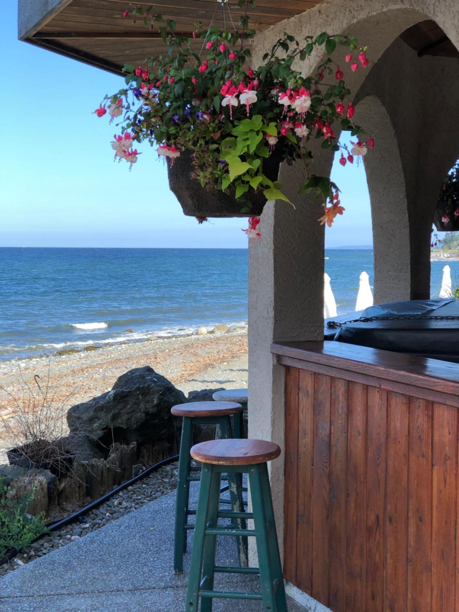 Qualicum Breeze Beach Resort Bowser Exterior photo